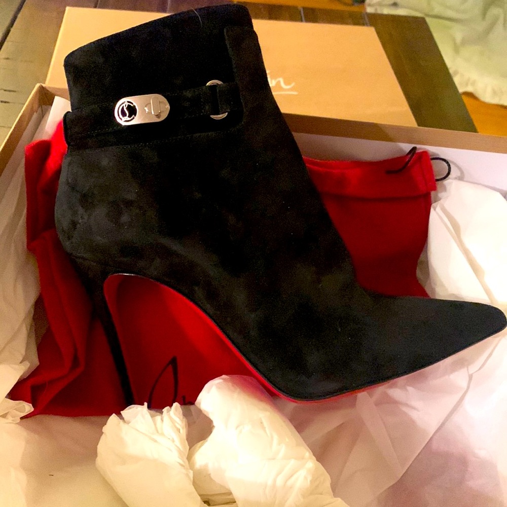 Christian Louboutin “lock so Kate booty 100”